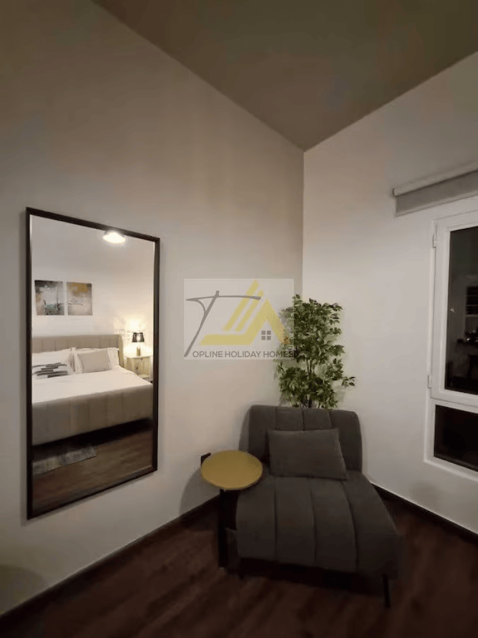 
								Upscale studio at Discovery Gardens – 4 minutes walk to metro full									